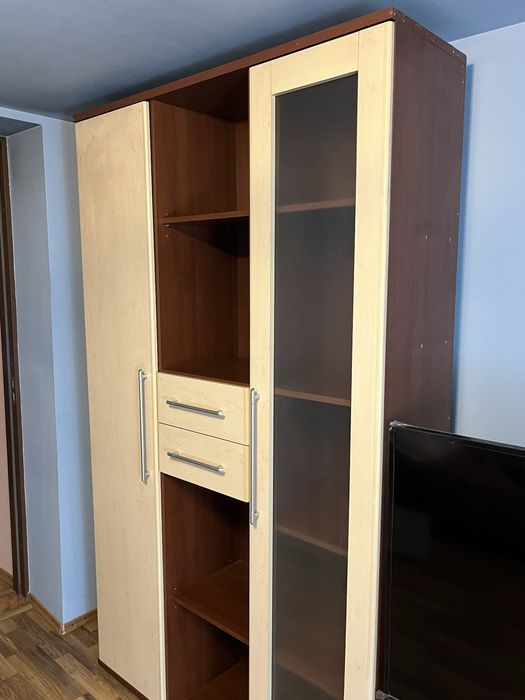 Doua dulapuri mari de dormitor + comoda