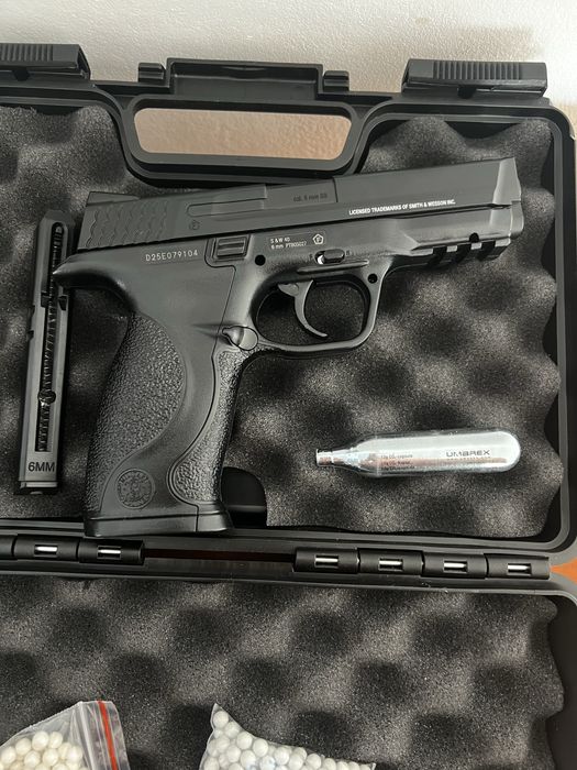 Vând pistol SMITH & WESSON