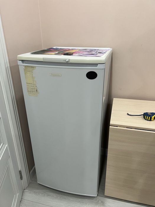 Продам холодильник и стол книжку