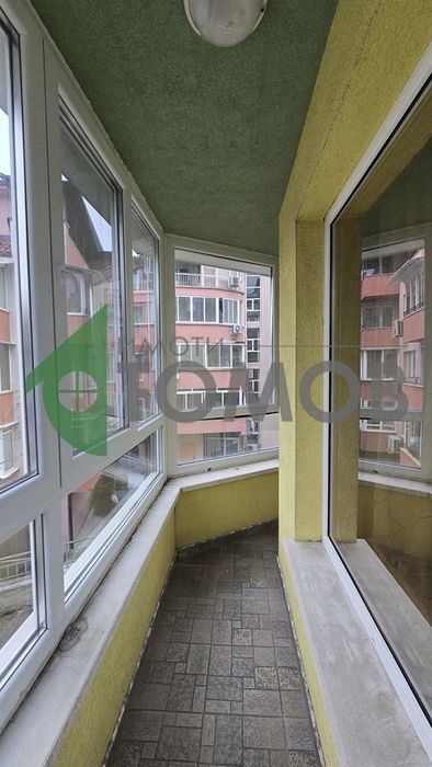 Прекрасно обзаведен тристаен апартамент в кв. Билла 1