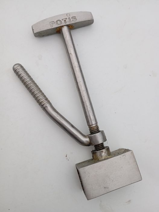 Държач за дюнер шиш