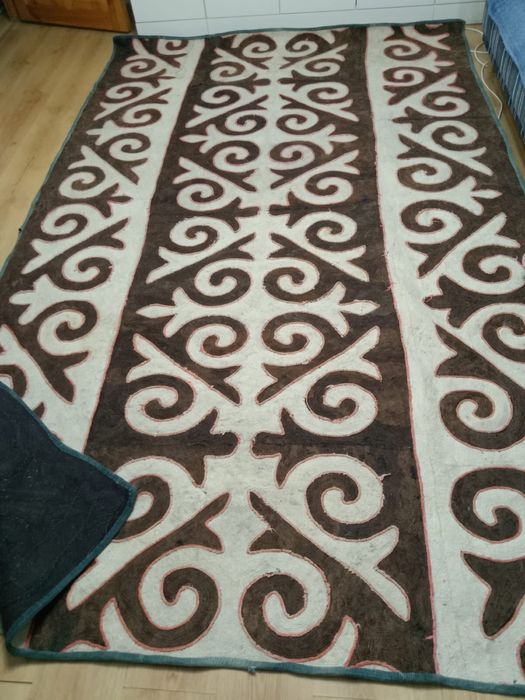 Сырмак ковер войлочный