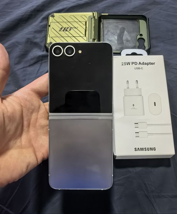 Samsung Galaxy z flip 6 95% capacitatea bateriei