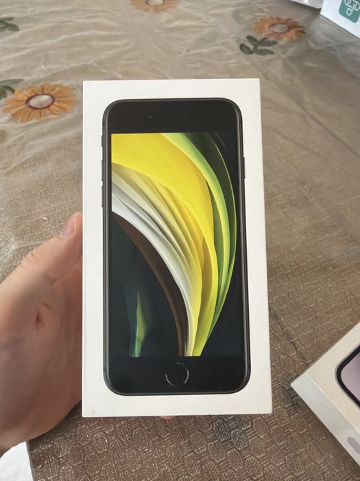 iPhone 14 и iPhone SE 2022