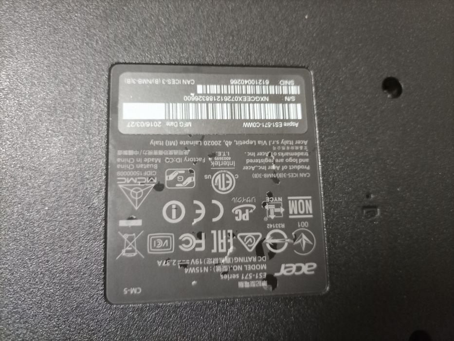 Leptop funcționale cu încărcător