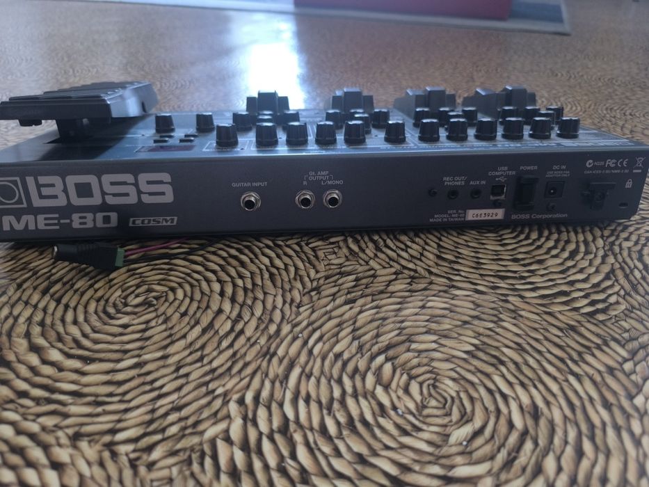 Продам гитарный процессор boss me-80