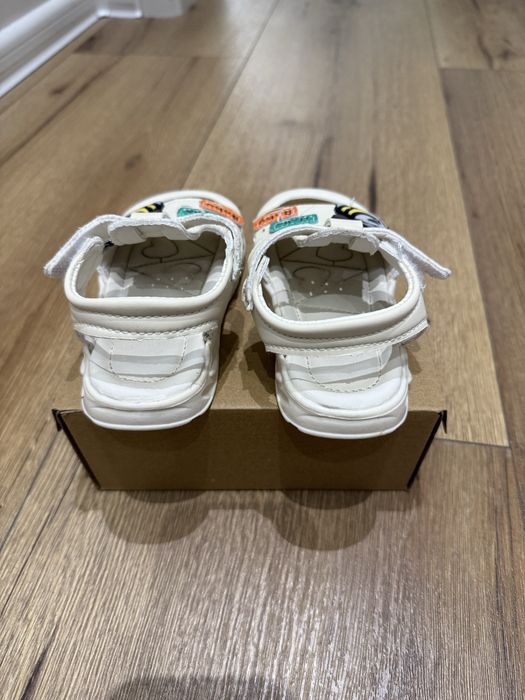 Детски сандали - бежови