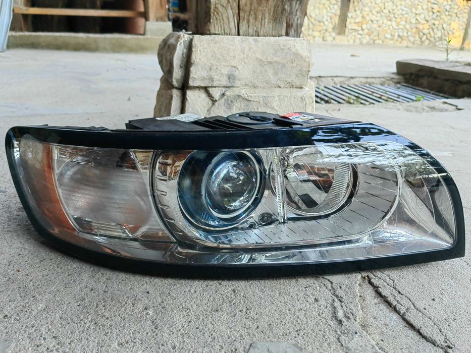 Фар Volvo S40 Xenon десен Оригинален