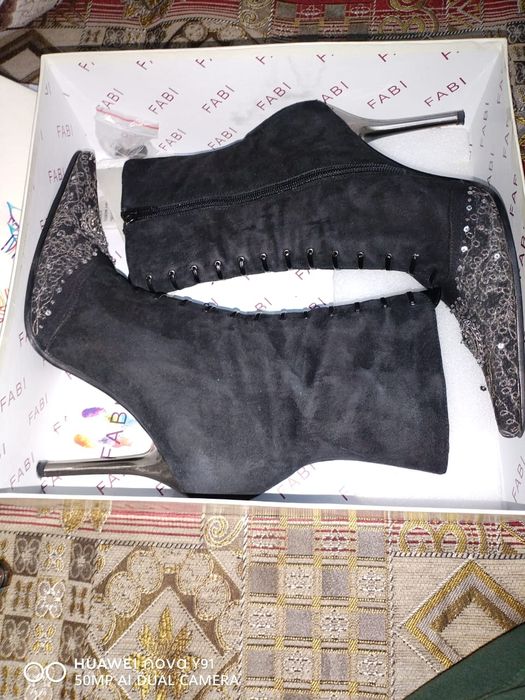 Продам замшевые полусапожки