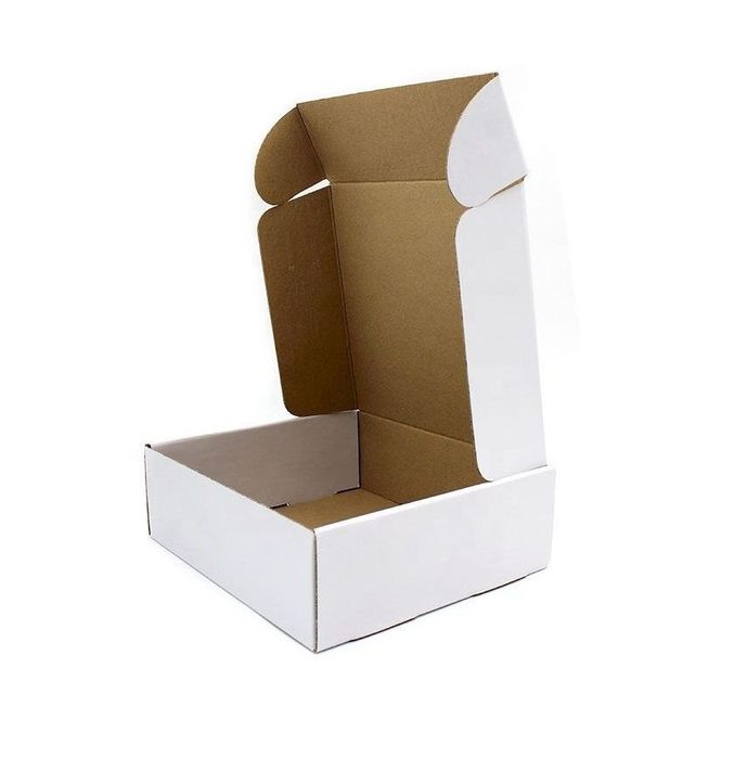 Готовые крафт и белые коробки с  крышкой