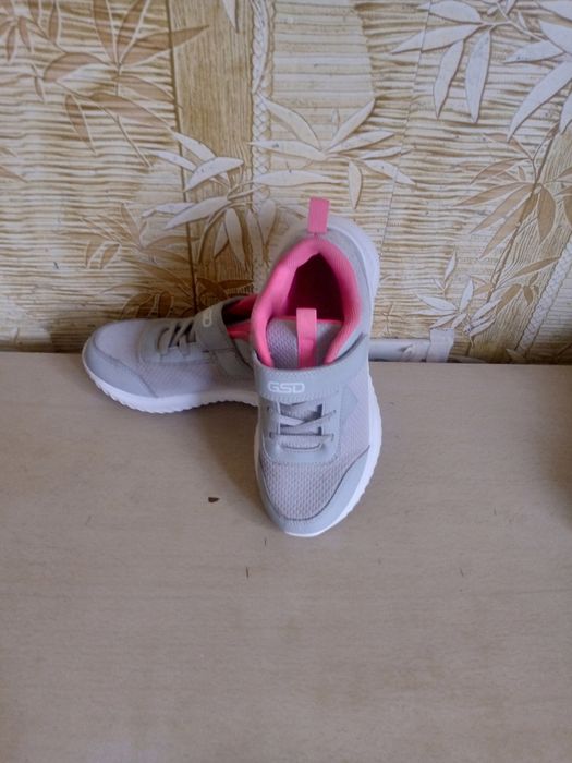 Продам кроссовки