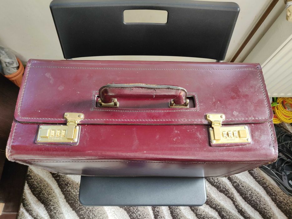 Geanta tip diplomat din piele Sibiu 13 Decembrie