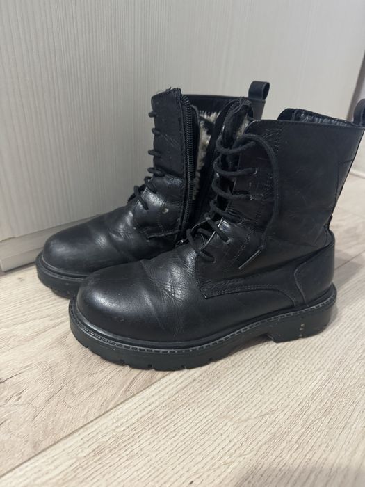 Продам зимние ботинки на девочку