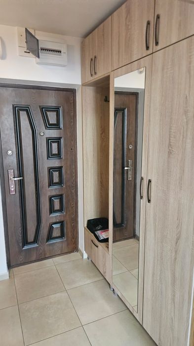 Inchiriez Ap 2 camere decomandat ,la 300 m de universitate ,zona Albina,