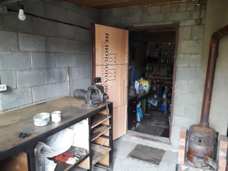 Сдам гараж на две машины.