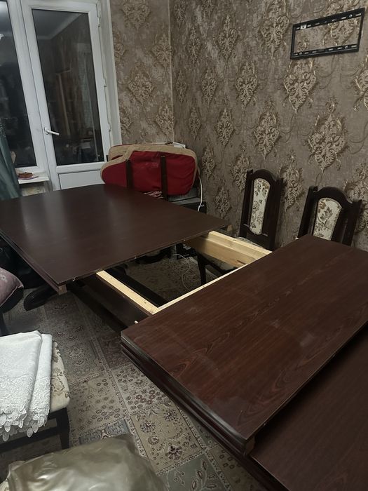 Овальный стол и стулья