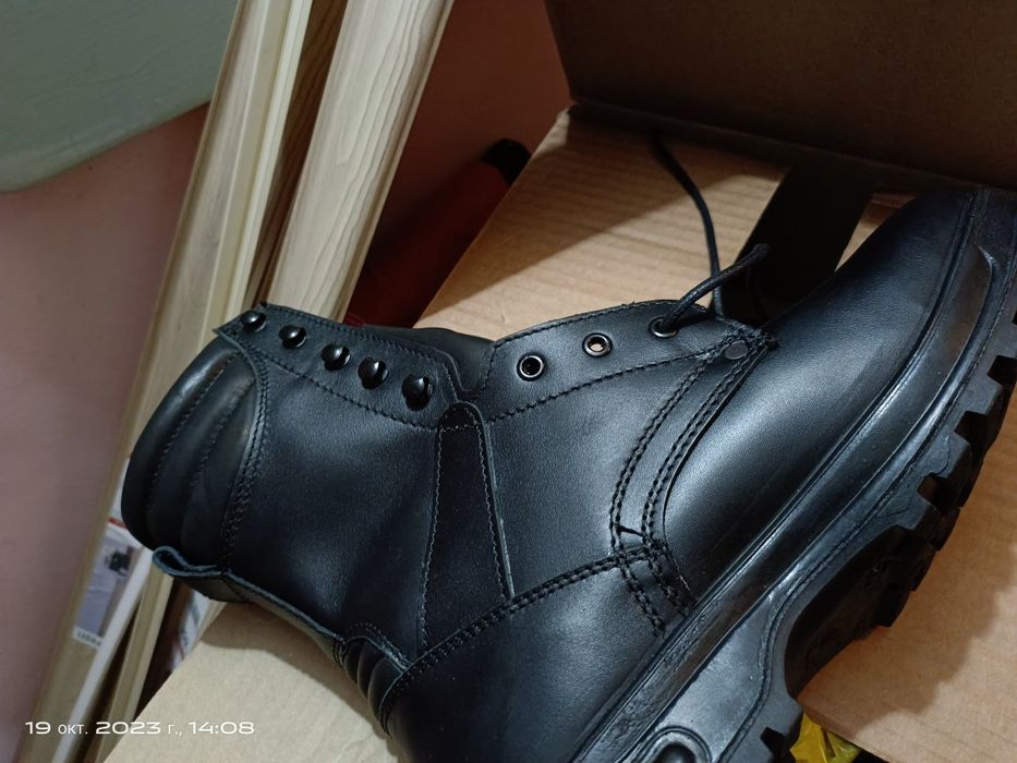 Берцы и обувь кожаная