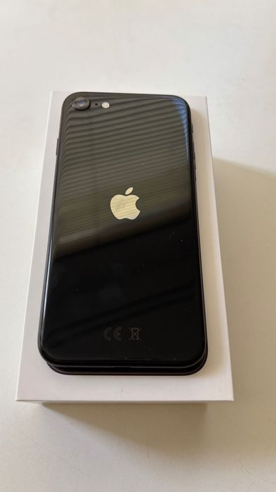 iPhone SE 2020г. 64гб. В прилично състояние, следи от използване.