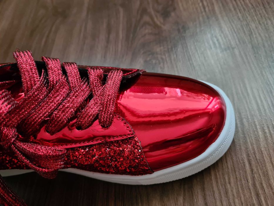 Нови червени кецове 39 н