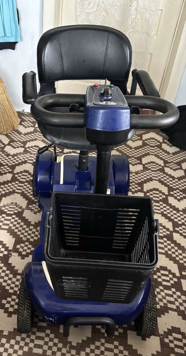 Scuter electric / cărucior electric pentru persoane cu handicap