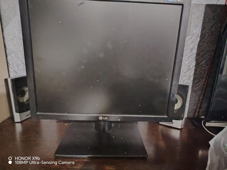 Продам монитор срочно