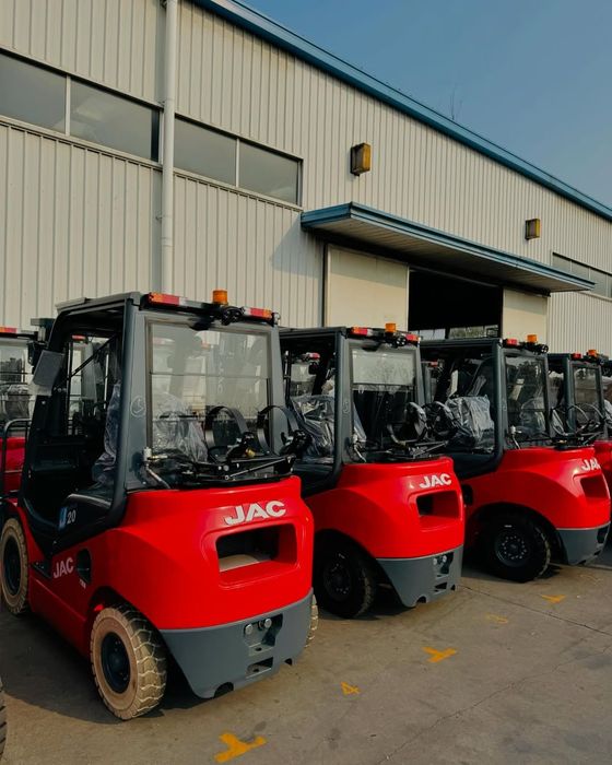 Газобензиновый вилочный погрузчик Автокара Кара 2.5т 4.5м марки JAC