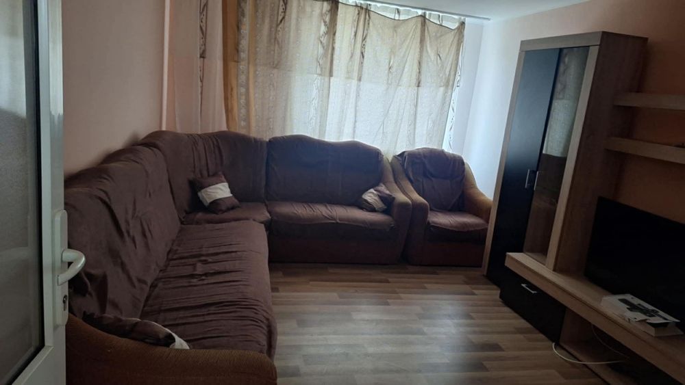 Vând apartament cu 3 camere - 59 mp