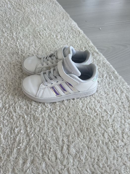 Vand adidasi Adidas, marimea 28, purtati de 5 ori