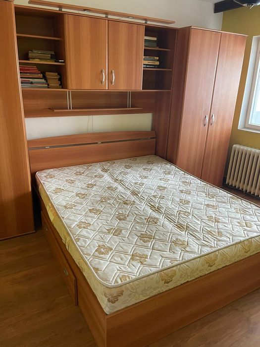 Vând mobilier dormitor