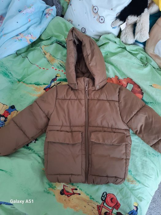 Geaca pentru baieti H&M in stare impecabila. Marimea 110-116