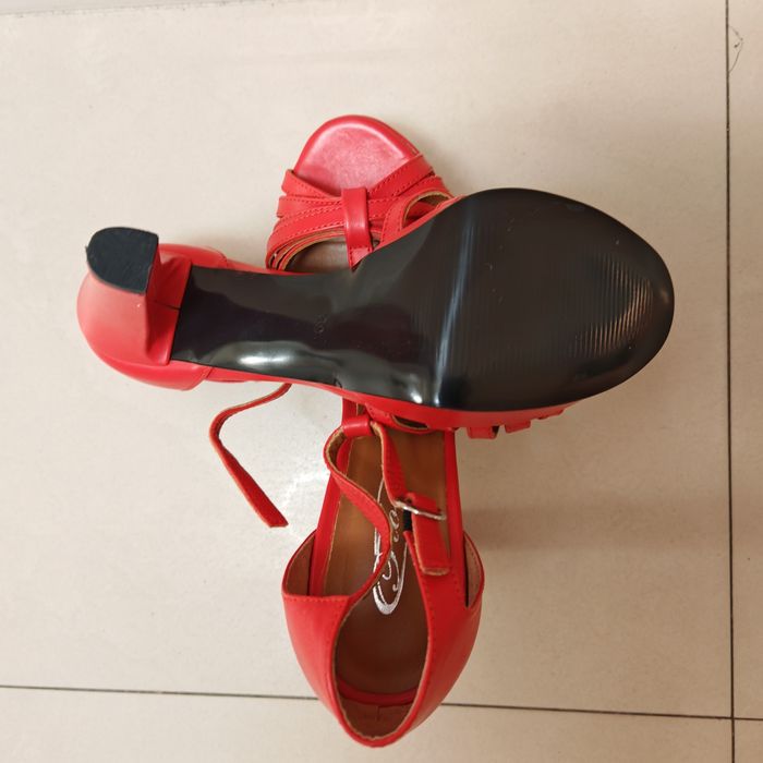 Reducere! Sandale splendide, elegante, noi, 38