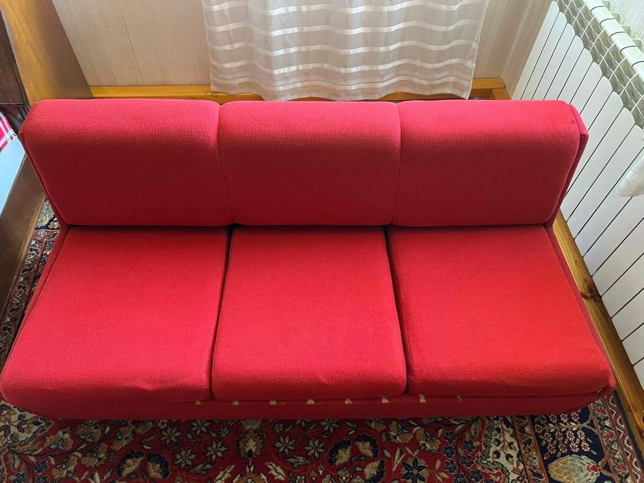 Разтегателен диван