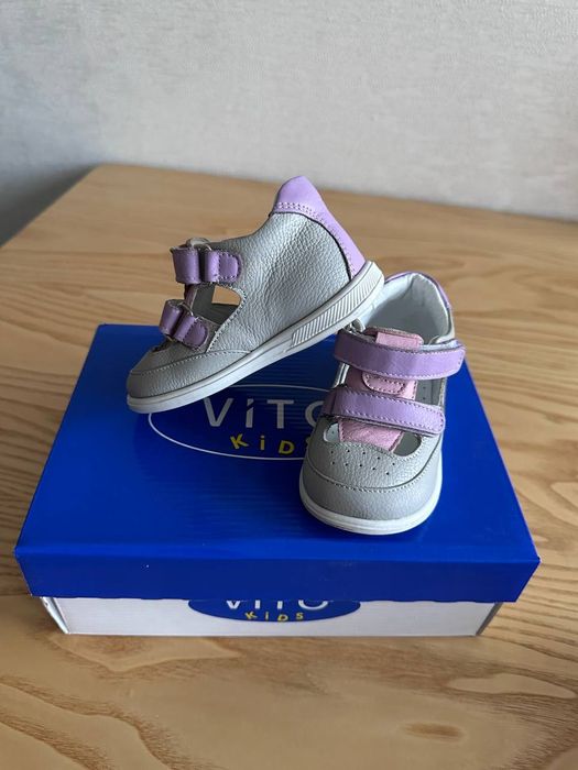 Продам сандалики для девочки