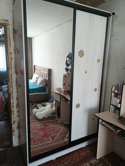 Продаю шкаф-купе ему только месяц...