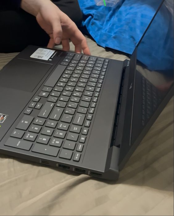 HP Victus 15 / RTX 4050 / 32GBПод восстановление или на запчасти