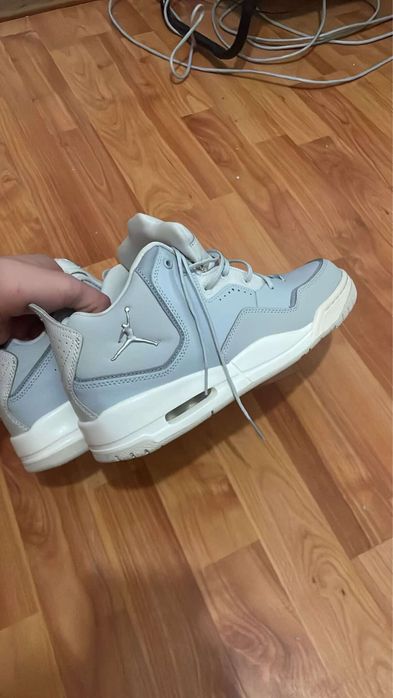 Adidași Jordan gri, moderni și comozi, noi nouti