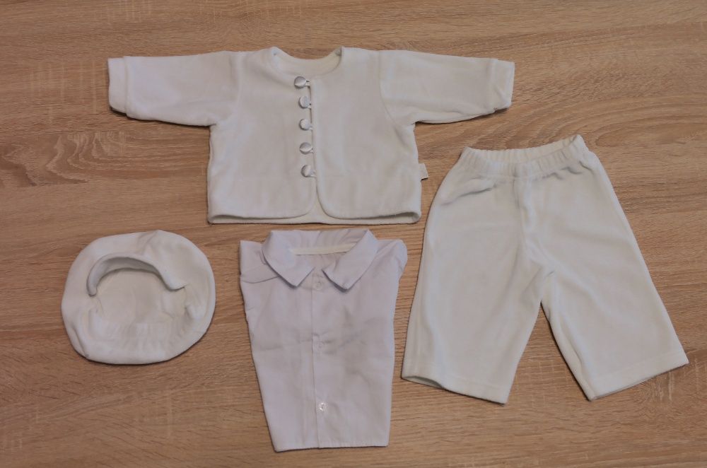 Vand costumas alb pentru botez baieti,marime 62cm
