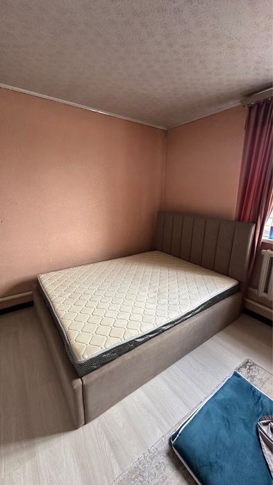 Продам кровать с матрасом