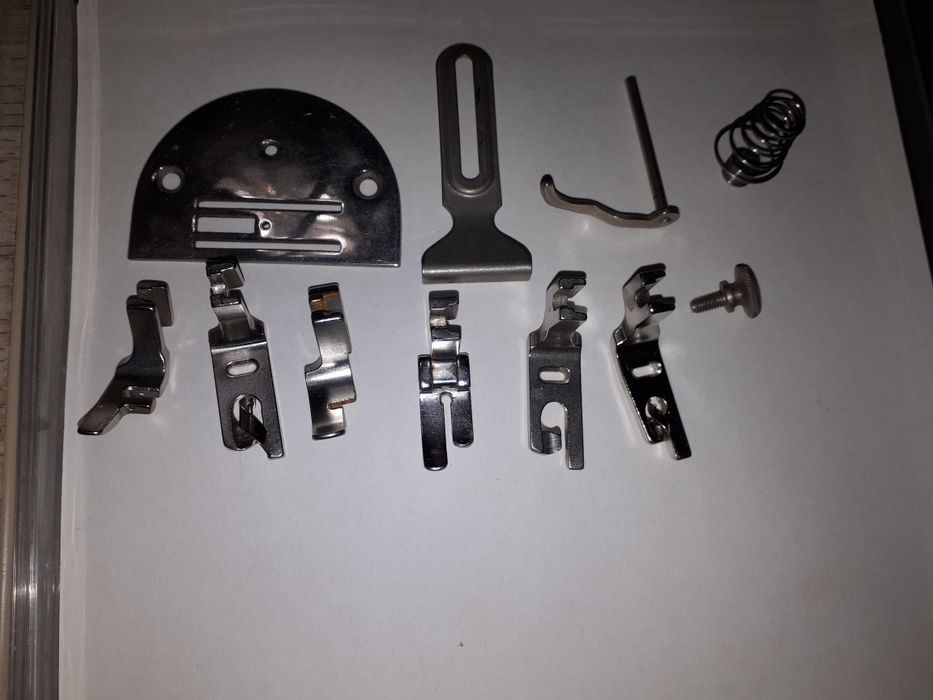 Лапки универсальные для швейных машин,новые  металические.