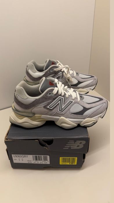 100% Оригинален  New Balance 9060 в размер 37.5 - отговарят си