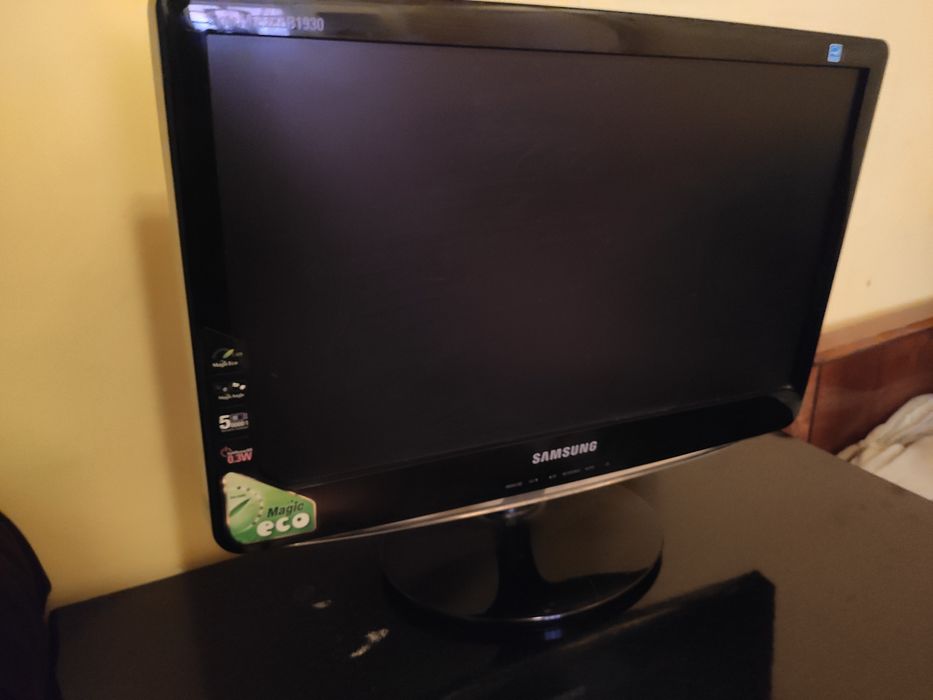 Manitor Samsung yangi
