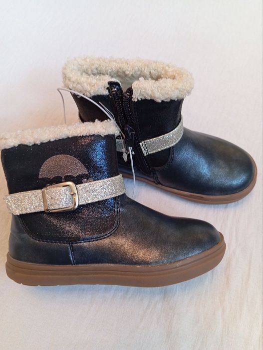 Продается детские кроссовки