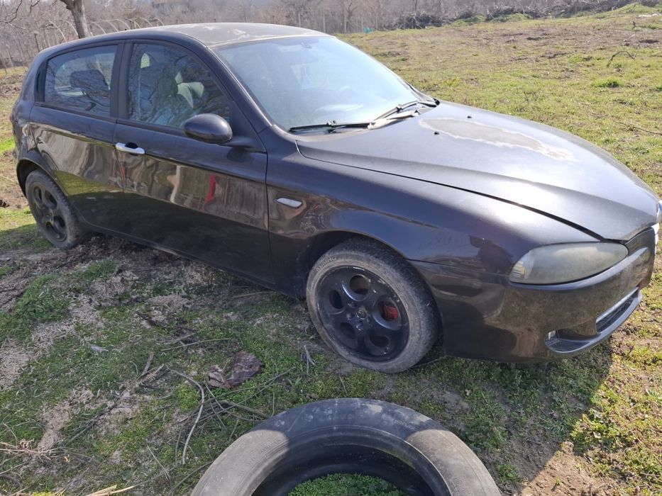 Алфа 147  1.6 бензин