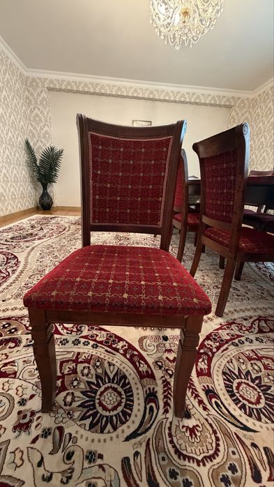 Срочно продам стол со стульями