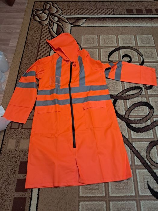 Продаётся водонепроницаемый плащь