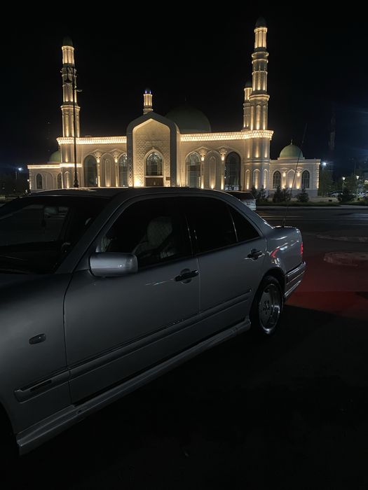 Продаю мерседес 210