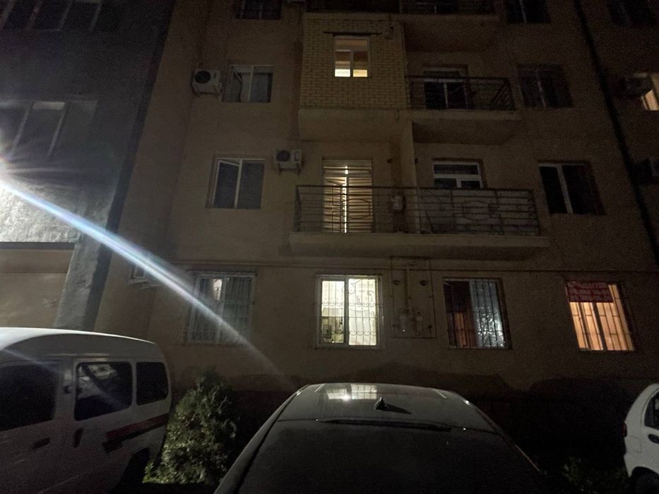 Срочно 1 хонали квартира сотилади 2 этаж