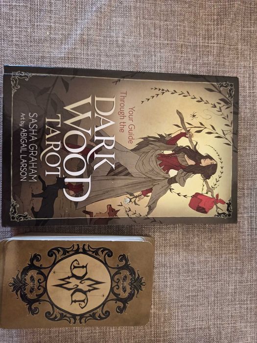 Vând pachet Tarot Dark Wood – Abigail Larson (cu carte inclusă)
