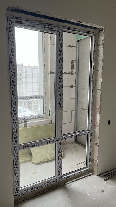 Продается витражной балконный дверь