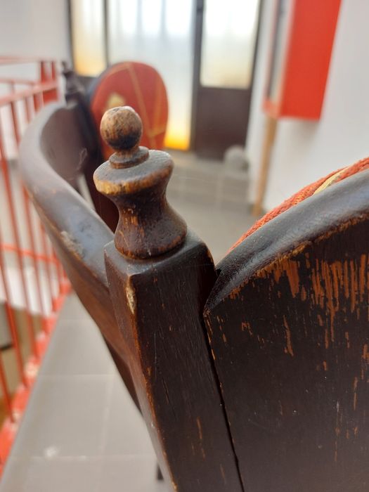 Vând scaune lemn vechi